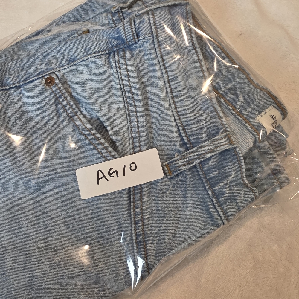 Abercrombie & Fitch High-Rise 90s Relaxed Jeans 4/27 - Picture 11 of 11
